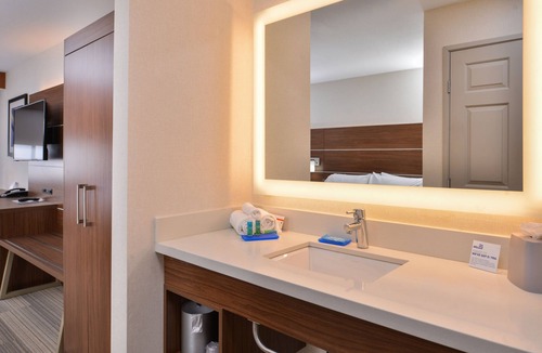 Westley Hotel | Holiday Inn Express Westley by IHG