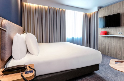 Windsor Hotel | Holiday Inn Express Windsor by IHG