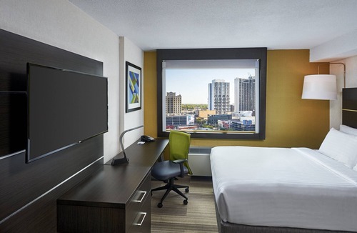 Windsor Hotel | Holiday Inn Express Windsor Waterfront by IHG