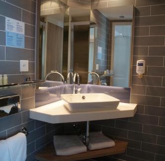 Ruemlang Hotel | Holiday Inn Express Zürich Airport by IHG