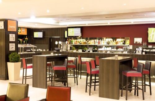 Ruemlang Hotel | Holiday Inn Express Zürich Airport by IHG