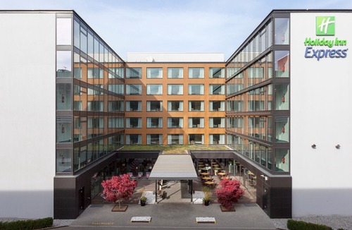 Ruemlang Hotel | Holiday Inn Express Zurich Airport, an Ihg Hotel