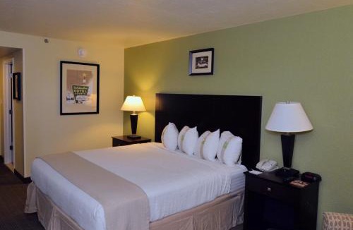 Fort Myers Hotel | Holiday Inn - Fort Myers - Downtown Area by IHG
