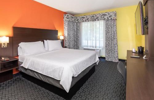 Garland Hotel | Holiday Inn Garland by IHG