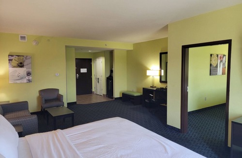 Garland Hotel | Holiday Inn Garland by IHG