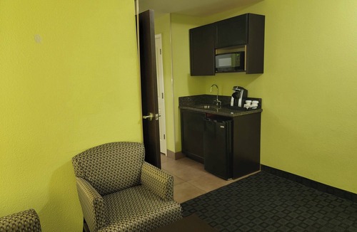 Garland Hotel | Holiday Inn Garland by IHG