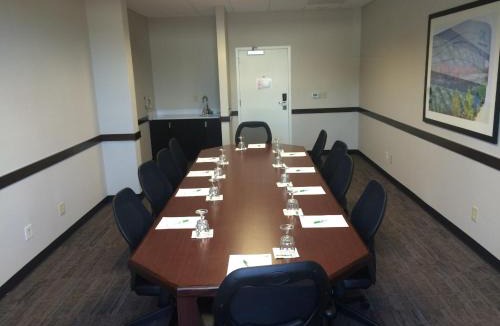 Greensboro Hotel | Holiday Inn Greensboro Coliseum by IHG
