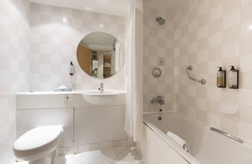 Guildford Hotel | Holiday Inn Guildford by IHG