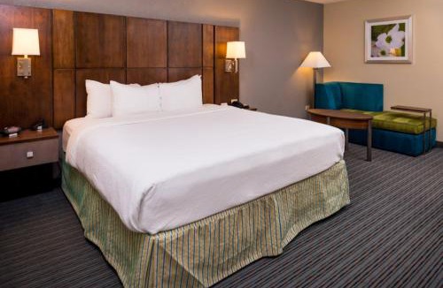 Central Oklahoma City Hotel | Holiday Inn Hotel & Suites Oklahoma City North by IHG