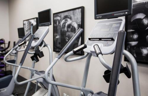 Southeast Calgary Hotel | Holiday Inn Hotel & Suites Calgary South - Conference Ctr by IHG