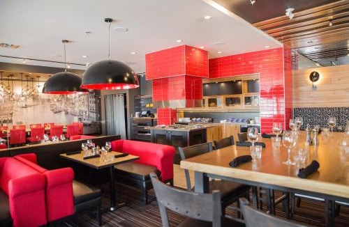 Southeast Calgary Hotel | Holiday Inn Hotel & Suites Calgary South - Conference Ctr by IHG