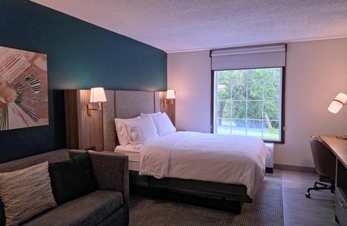 Johnstown Hotel | Holiday Inn Johnstown-Gloversville by IHG