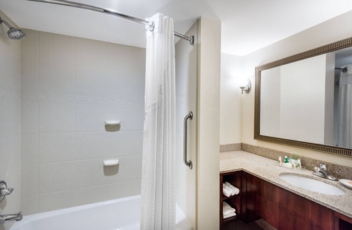 Johnstown Hotel | Holiday Inn Johnstown-Gloversville by IHG