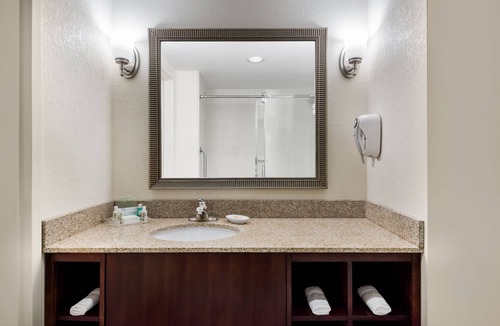 Johnstown Hotel | Holiday Inn Johnstown-Gloversville by IHG