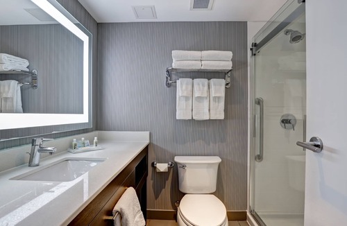 Gateway Hotel | Holiday Inn Mississauga Toronto West by IHG