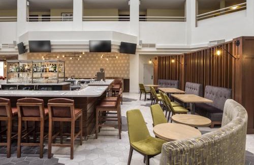 Longueuil Hotel | Holiday Inn Montreal Longueuil by IHG