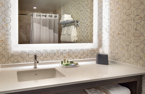 Longueuil Hotel | Holiday Inn Montreal Longueuil by IHG