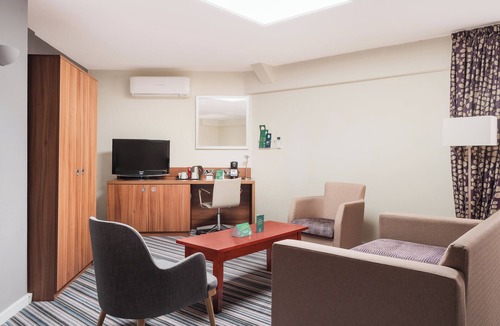 Great Houghton Hotel | Holiday Inn Northampton by IHG