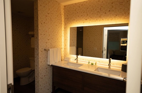 Houston Hotel | Holiday Inn NW Houston Beltway 8 by IHG