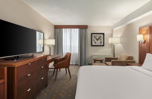 Oakville Hotel | Holiday Inn Oakville Centre by IHG