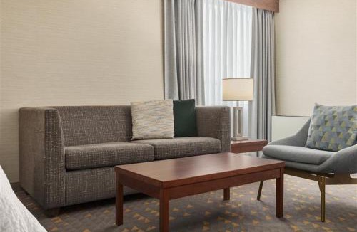 Oakville Hotel | Holiday Inn Oakville Centre by IHG