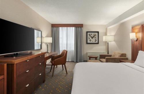 Oakville Hotel | Holiday Inn Oakville Centre by IHG