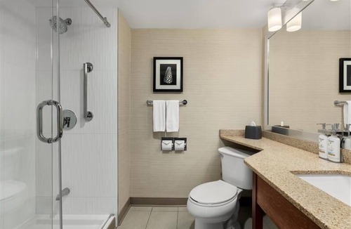 Oakville Hotel | Holiday Inn Oakville Centre by IHG