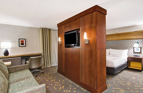 Oakville Hotel | Holiday Inn Oakville Centre by IHG