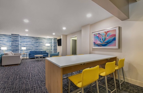 Lake Buena Vista Hotel | Holiday Inn Orlando - Disney Springs® Area by IHG