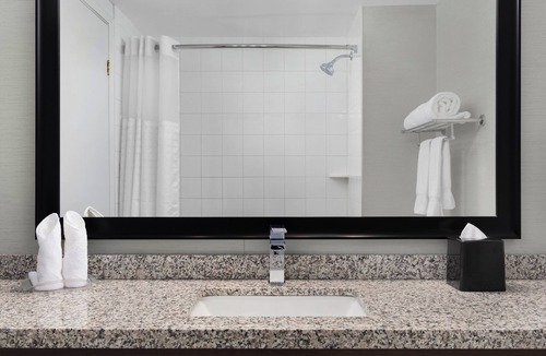 Cummings Hotel | Holiday Inn Ottawa East by IHG