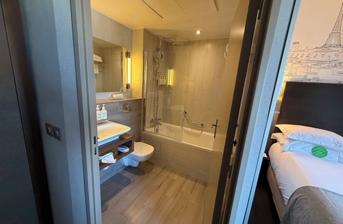 Quartier des Grandes-Carrieres Hotel | Holiday Inn Paris - Montmartre by IHG
