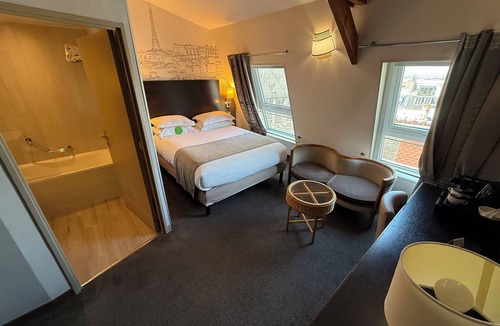 Quartier des Grandes-Carrieres Hotel | Holiday Inn Paris - Montmartre by IHG