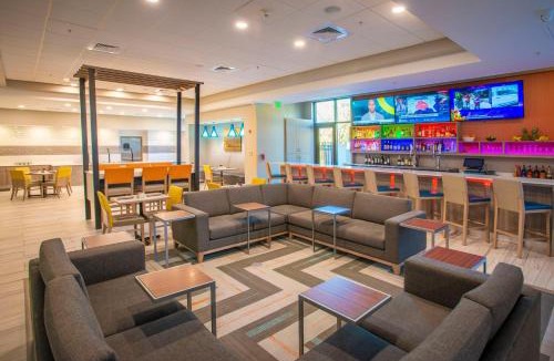 Ferry Pass Hotel | Holiday Inn Pensacola - University Area by IHG
