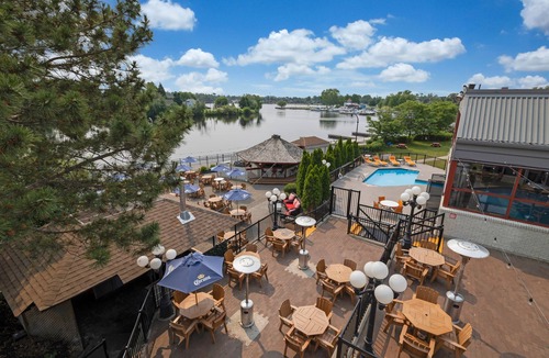 Peterborough Hotel | Holiday Inn Peterborough-Waterfront, ON by IHG