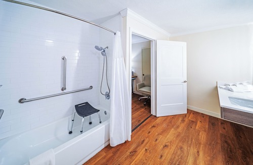 Port Arthur Hotel | Holiday Inn Port Arthur Park Central by IHG