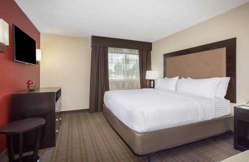 Riverton Hotel | Holiday Inn Riverton by IHG