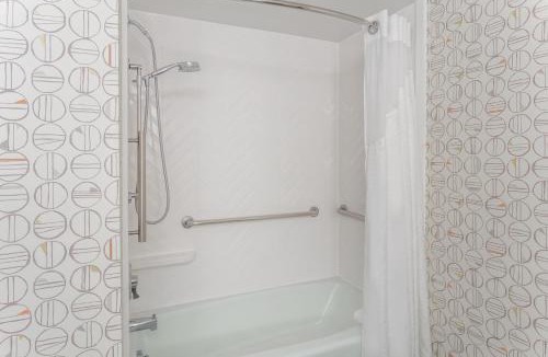 Rockford Hotel | Holiday Inn Rockford I-90&Rt 20 State St by IHG