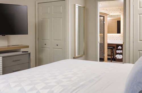 Salem Hotel | Holiday Inn Salem - I-93 at Exit 2 by IHG