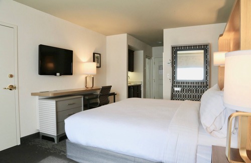 Salem Hotel | Holiday Inn Salem - I-93 at Exit 2 by IHG