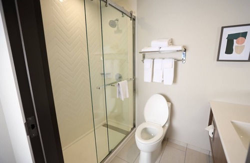 Fairview Heights Hotel | Holiday Inn St. Louis Fairview Heights by IHG