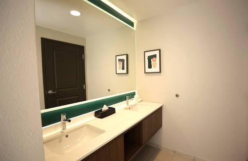 Fairview Heights Hotel | Holiday Inn St. Louis Fairview Heights by IHG