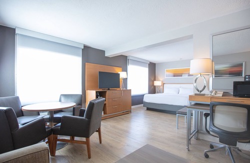 Sunset Hills Hotel | Holiday Inn St Louis SW - Route 66 by IHG