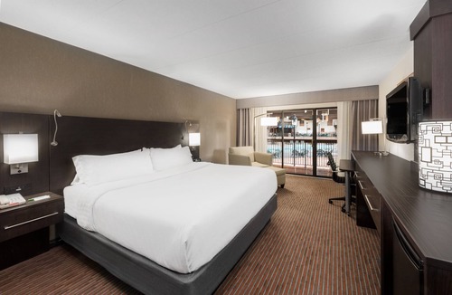 Allenton Hotel | Holiday Inn St. Louis West Six Flags by IHG