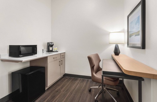 Bothell Hotel | Holiday Inn & Suites Bothell by IHG