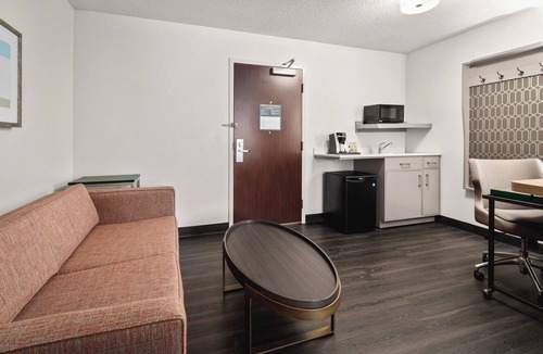 Bothell Hotel | Holiday Inn & Suites Bothell by IHG