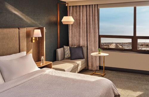 Dentsville Hotel | Holiday Inn & Suites Columbia NE - Ft Jackson Area by IHG