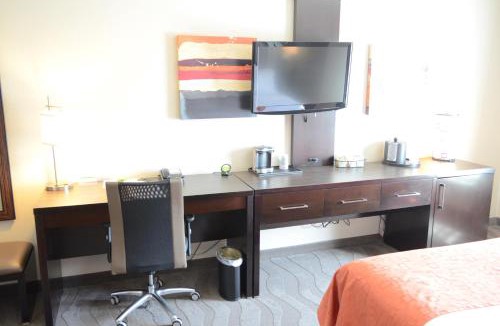 Barker Hotel | Holiday Inn & Suites Houston West - Westway Park by IHG
