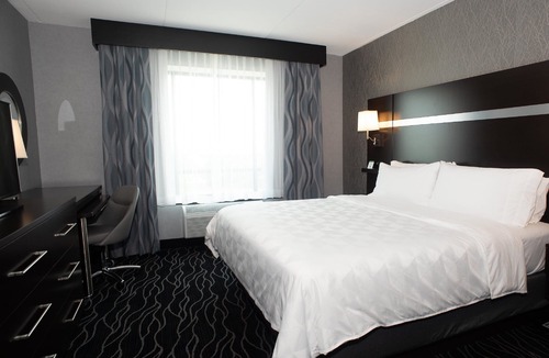 Joliet Hotel | Holiday Inn & Suites - Joliet Southwest by IHG