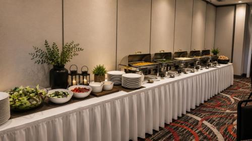 Lafayette Hotel | Holiday Inn & Suites Lafayette North by IHG