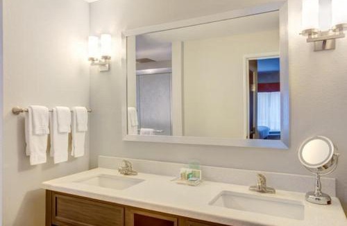 Lafayette Hotel | Holiday Inn & Suites Lafayette North by IHG